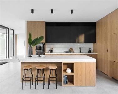 Custom Luxurious Large Sized Practical Multifunctional Wood Veneer Kitchen Cabinet with Kitchen Island