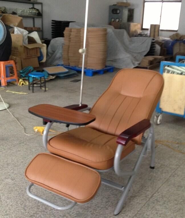 Hospital Furniture Steel Manual Transfusion Chair, Medical Infusion Chair with Armrest Dining Board IV Pole Price