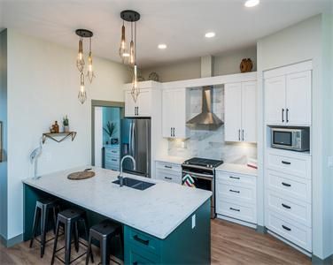 Contemporary High Grade Modular Lacquer Kitchen Cabinet with Kitchen Island