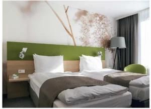 Economical Hotel Furniture with Oak Bedroom Furniture Set (YB-807)