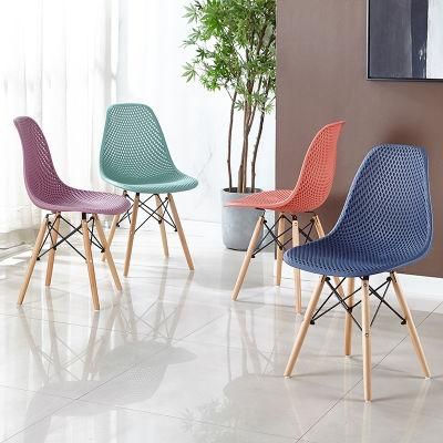 Home Cafe Hotel Use Hollow Design White Black Grey Pink Blue Yellow Nordic Plastic Chair with Solid Wood Legs