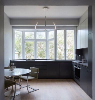 L-Shaped Matt Black Joinery Slab Handleless Design Home Storage Oak Modern Kitchen Cabinets