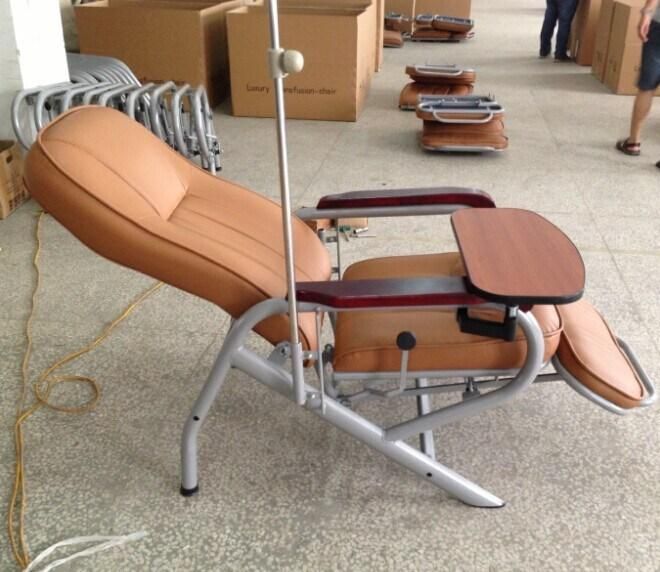 Hospital Furniture Steel Manual Transfusion Chair, Medical Infusion Chair with Armrest Dining Board IV Pole Price