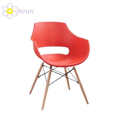 Factory Supply Wholesale Modern Home Dining Room Furniture PP Plastic Chair with Wood Legs