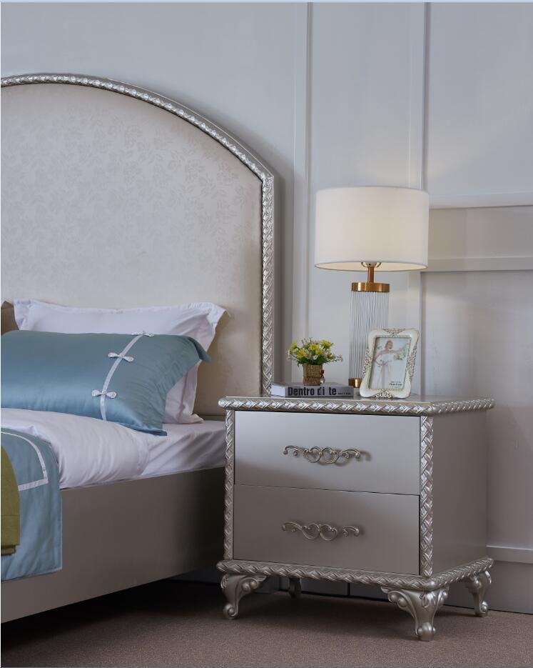 Delicate Bedroom Furniture with Concise Furnishing