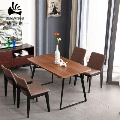 Nordic Wooden Restaurant Furniture Metal Base Dining Table Made in China