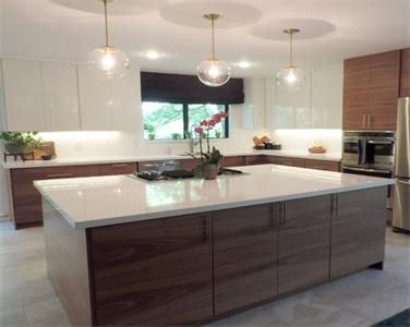 Modern Large Storage Resistant to High Temperature Laminate Kitchen Cabinet