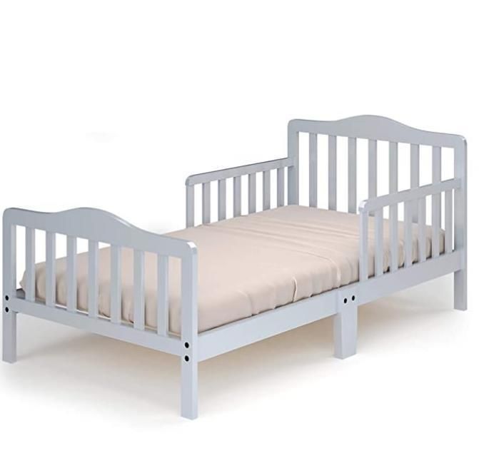 Custom Children′s Wood Frame Bed with Safety Guardrails for Kids