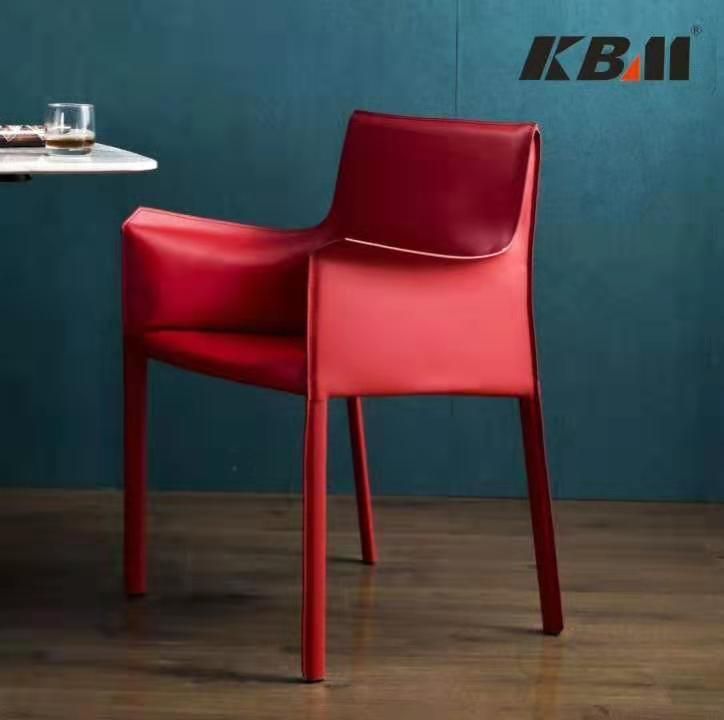 China Classical Luxury Saddle Leather Dining Chair with Steel Frame