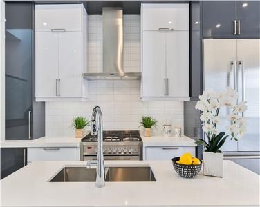 Minimalist Design High Glossy Durable Waterproof MDF PVC Kitchen Cabinet